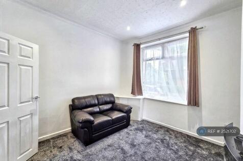 Spacious Playroom 